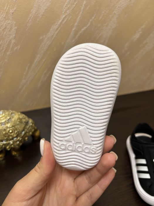 Бебешки сандалети адидас