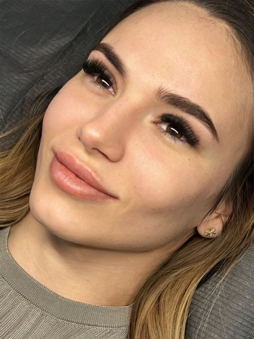 Aplicam extensii gene fir cu fir – Dayra Lashes