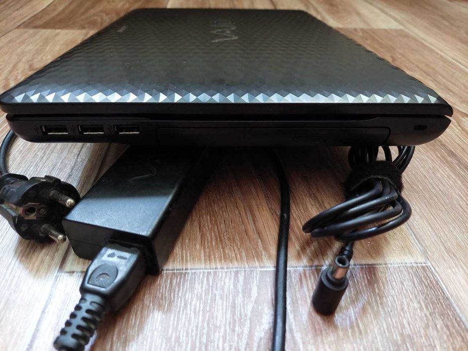 Ноутбук Sony vaio PCG-71812V Игры в Подарок