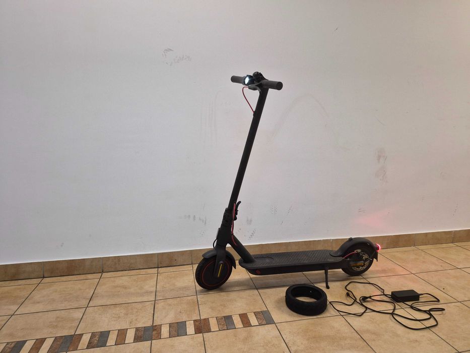 vand trotineta electrica xiaomi mi pro 2 in stare foarte buna 450 km