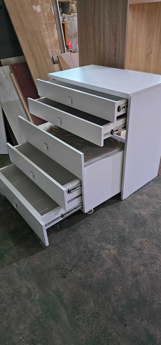 Тоалетка с огледало.