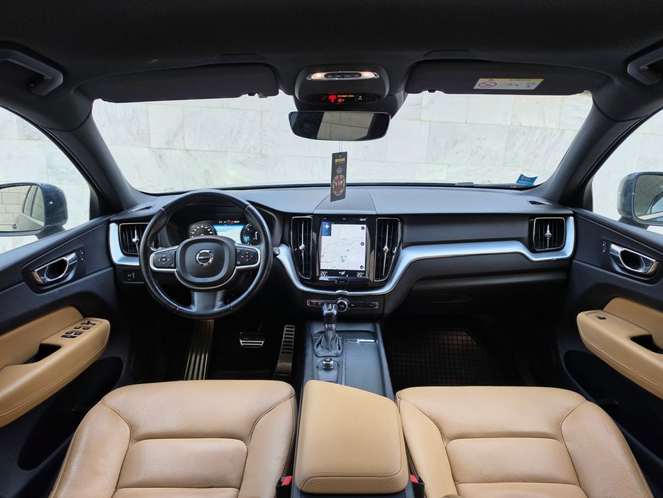 Volvo Xc 60 / 4 x 4 / 2018 / Led / Keyless / 190 Cp