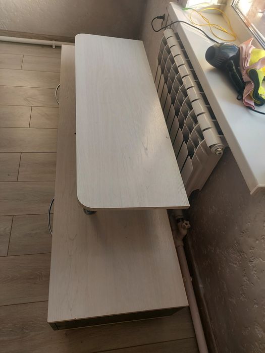 Полка под телевизор.