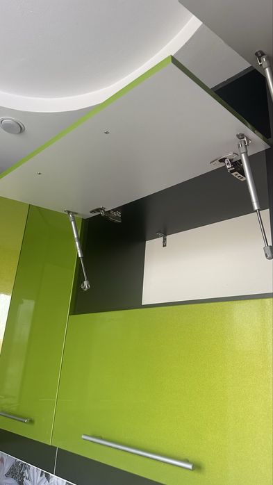 Продам кух гарнитур фрма: Папа Карло