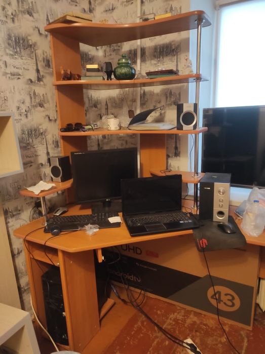 Продам стол компьютерный