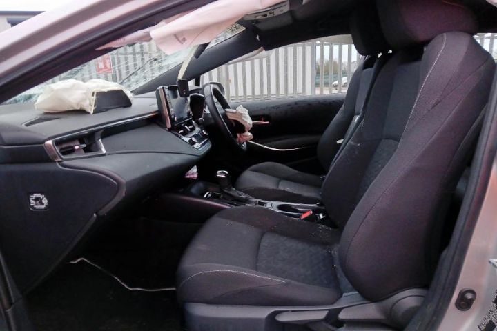 Dezmembrez Toyota Corolla E210