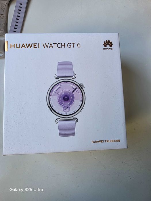Часовник Apple Watch и HUAWEI GT6