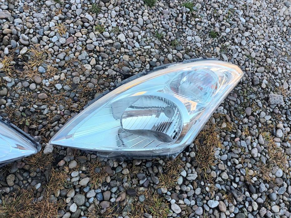 ляв и десен фар за сузуки суифт 3 SUZUKI SWIFT III цена за бройка