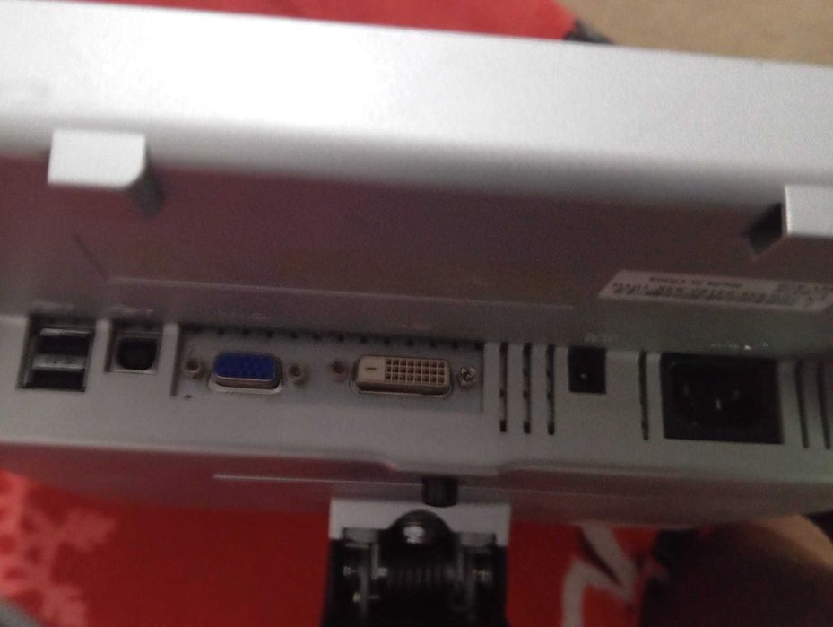 Monitor DELL  LCD 19 inchi