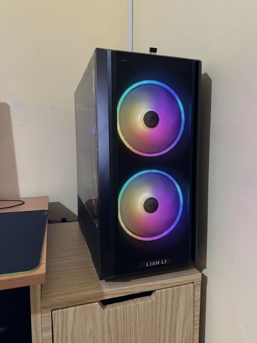 Геймърски компютър AMD Ryzen 7 9800X3D