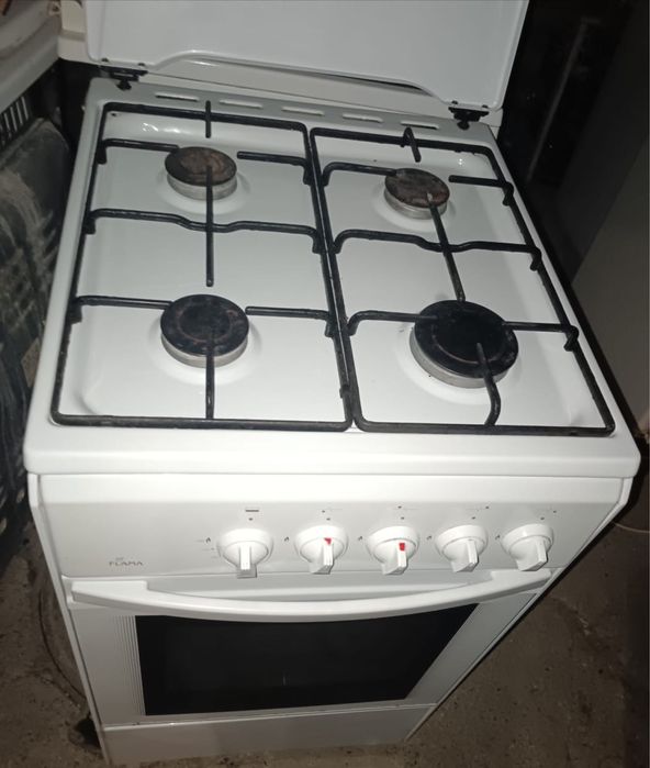 Газовую плиту продам