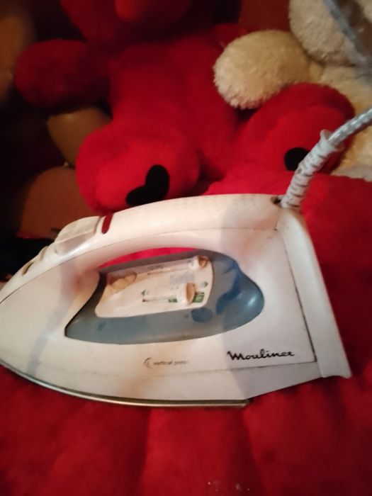 Продам три  утюга.