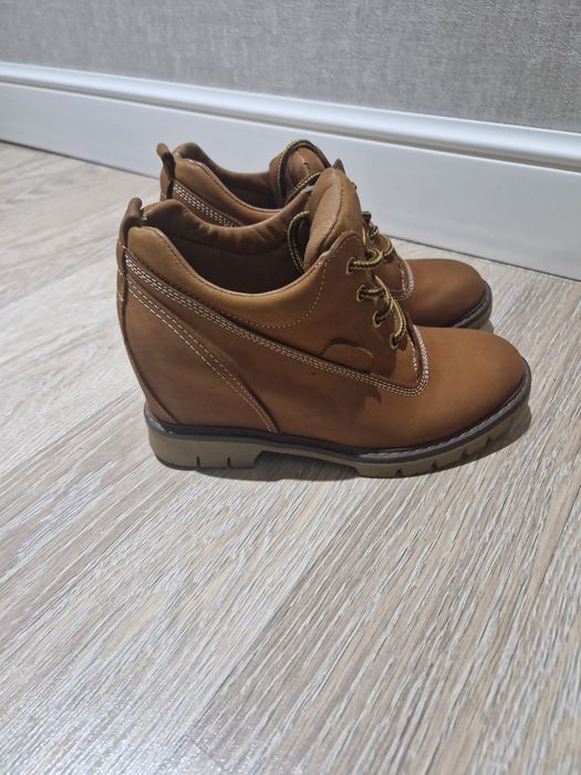 Женские ботинки продам