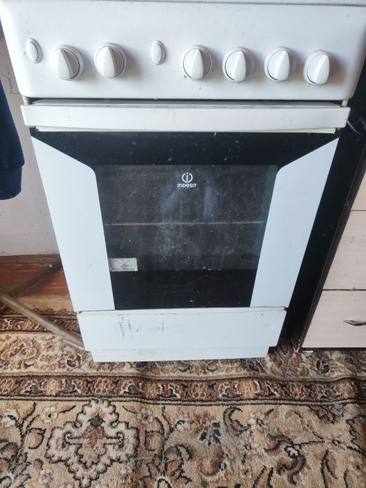 Газ плита INDESIT , всё работает