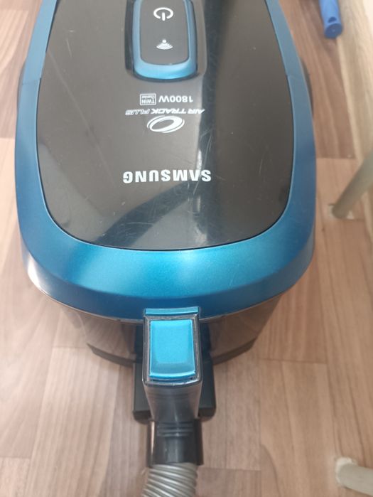 Пылесос Samsung работающий