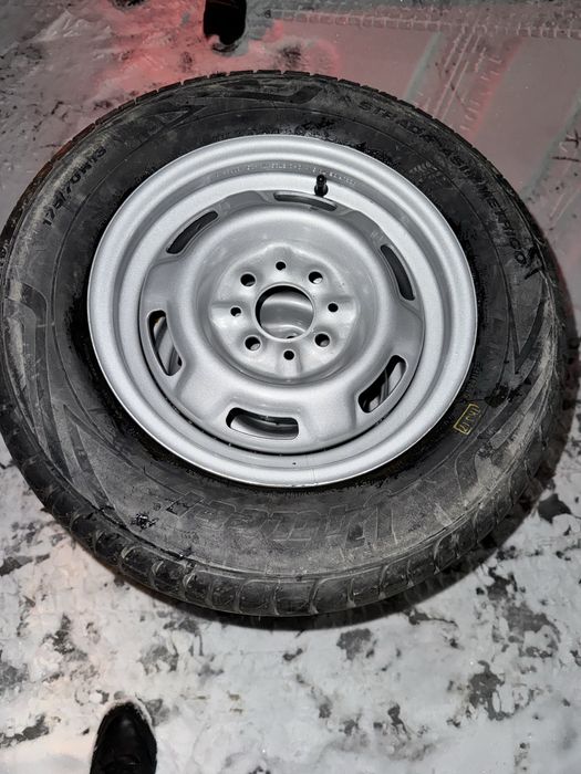 Новый комплект шин с диском R13