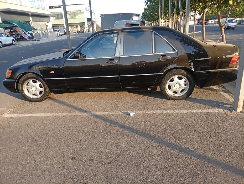 Mercedes W140 black