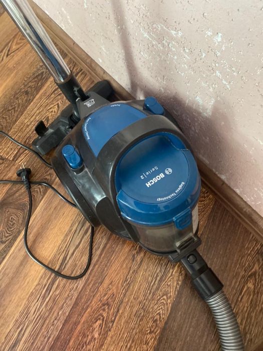 Продается пылесос б/у 5000