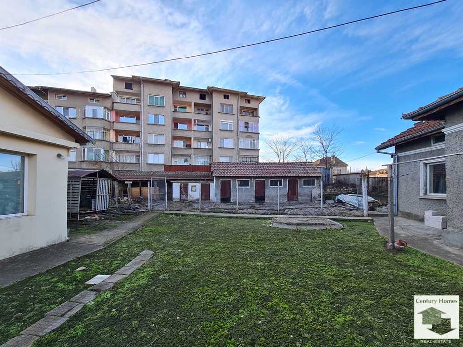 145269 Две къщи в един двор за продажба в гр. Полски Тръмбеш