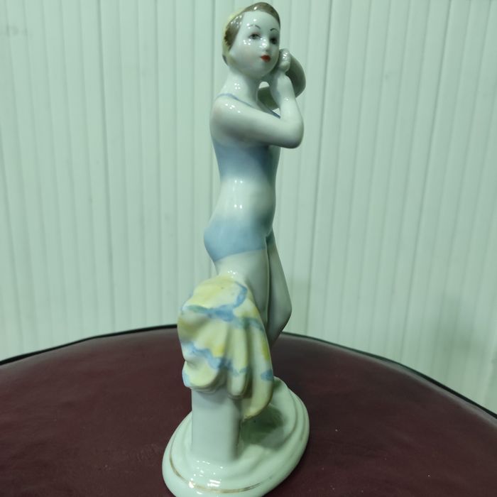 Юная купальщица ЛФЗ