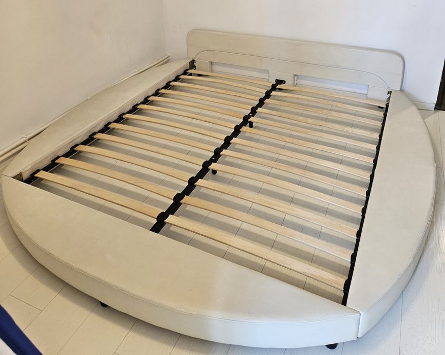 Vând pat rotund vidaXL, tapițerie piele artificială, 180 x 200 cm, alb