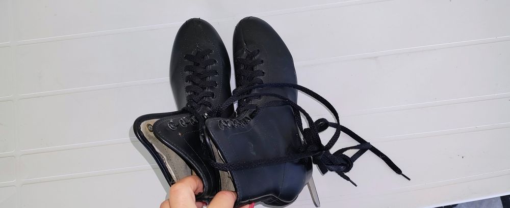 Дамски кънки за лед