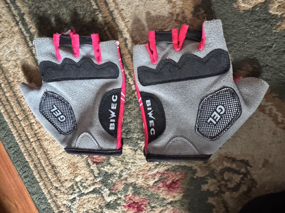 Велосипедные шлема, перчатки