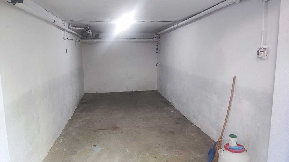 Inchiriez garaj zona Piata Traian
