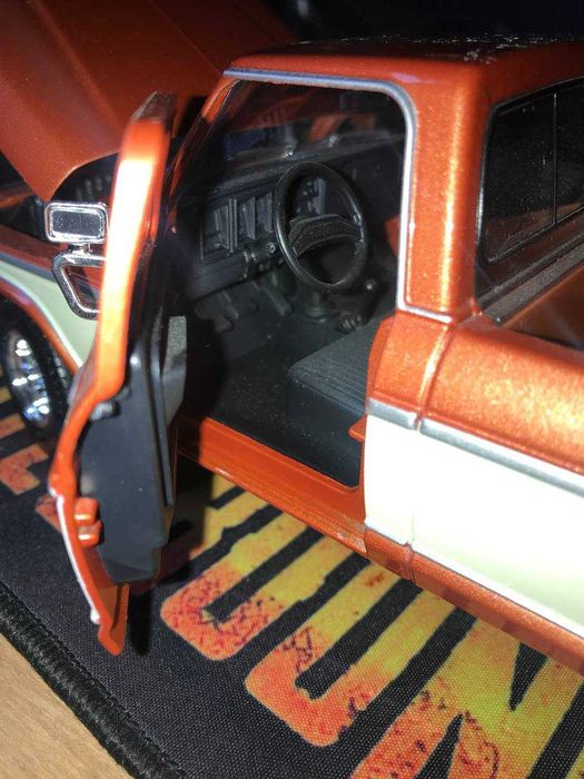Продается модель 1:18 Ford