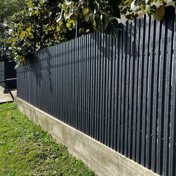 Garduri și porți stil jaluzele sipca metalică tablă cutata
