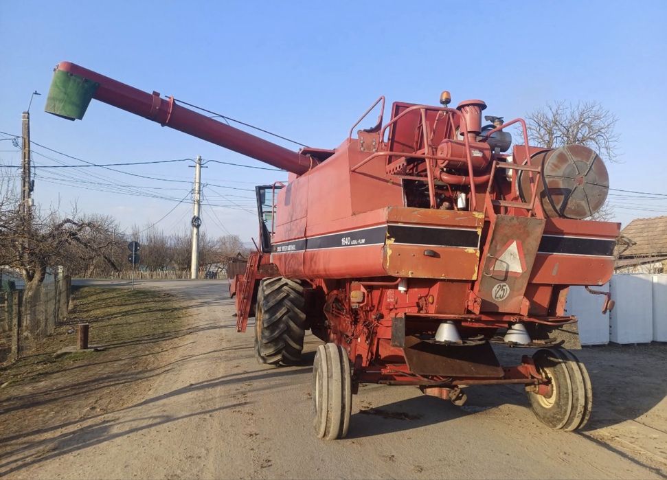Combina Case IH Axial-Flow 1640 - 180 CP - header porumb + paioase