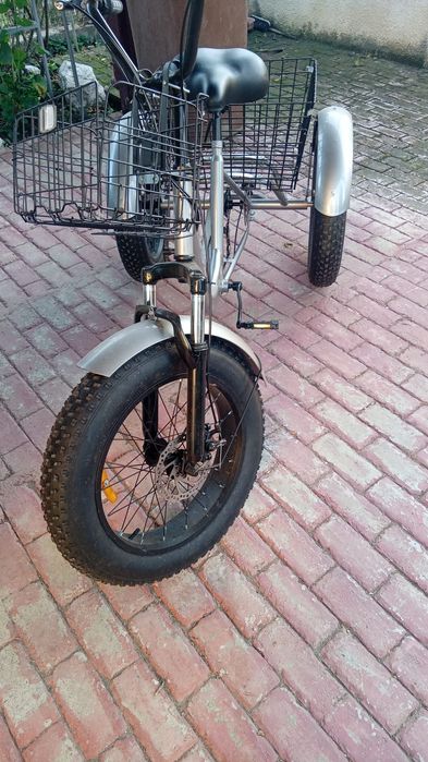 Vand bicicleta cu 3 roti