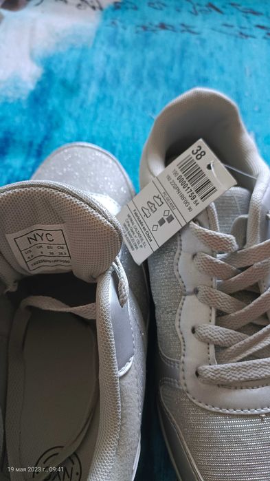 Женские кроссовки