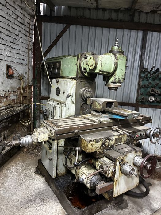 Станок фрезерный по метало обработке