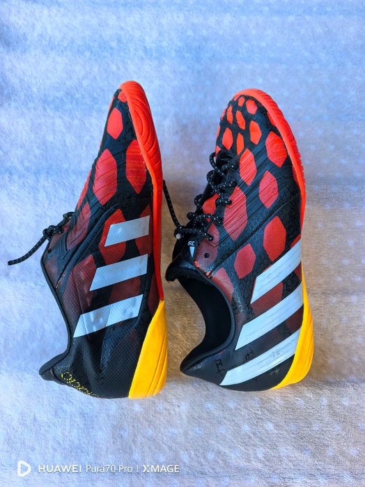 Страхотни детски футболни обувки за зала adidas номер 31 стелка 19см, като нови