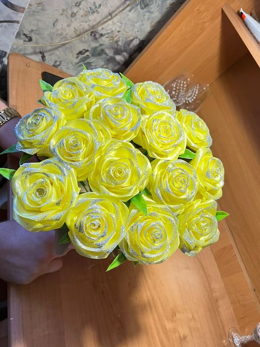 Букеты роз из атласных лент