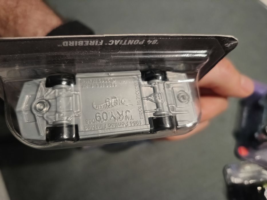 Hot Wheels Pontiac Firebird ’84 – nou sigilat