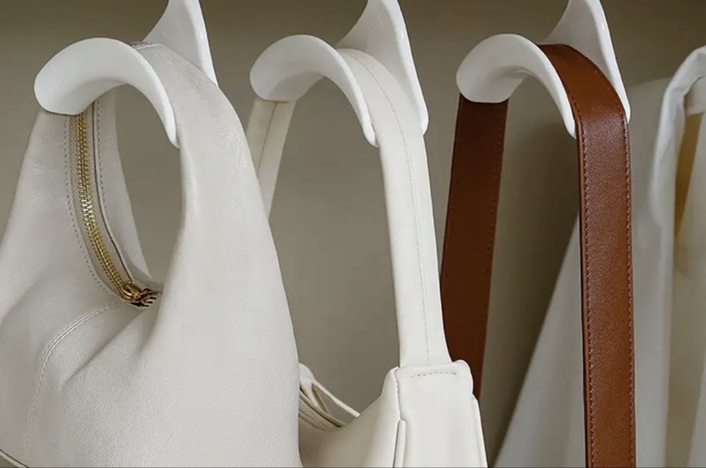 Закачалки за чанти