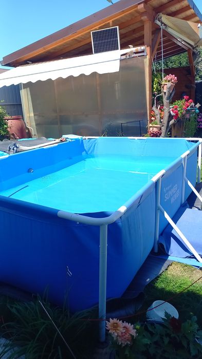 Vând piscina Bestway