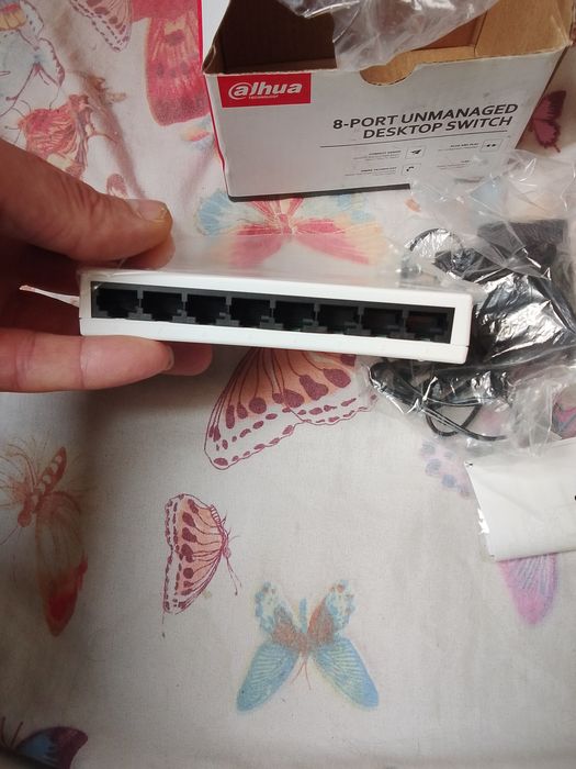 Продам настольный коммутатор с 8 портами