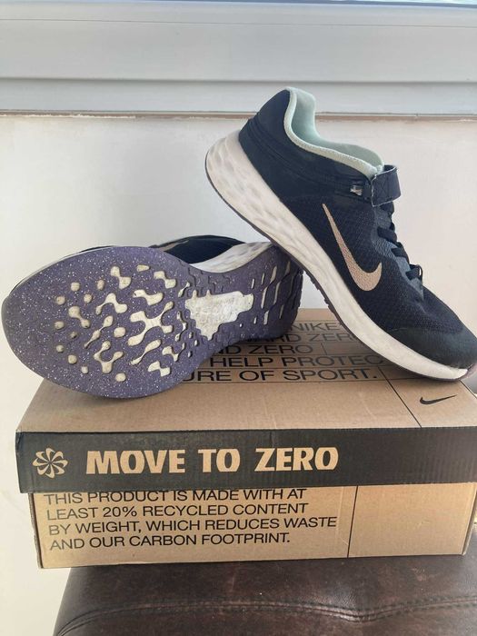 NIKE маратонки за момче