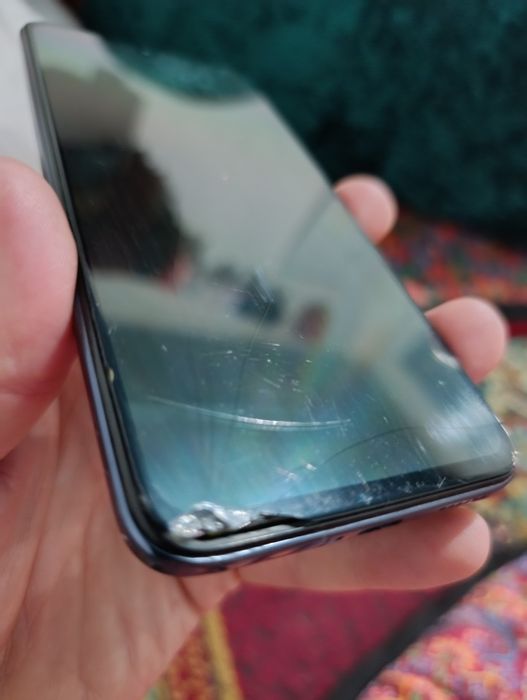 Vivo v21 8+4gb/128gb ishlashi zo'r. Korobka bor