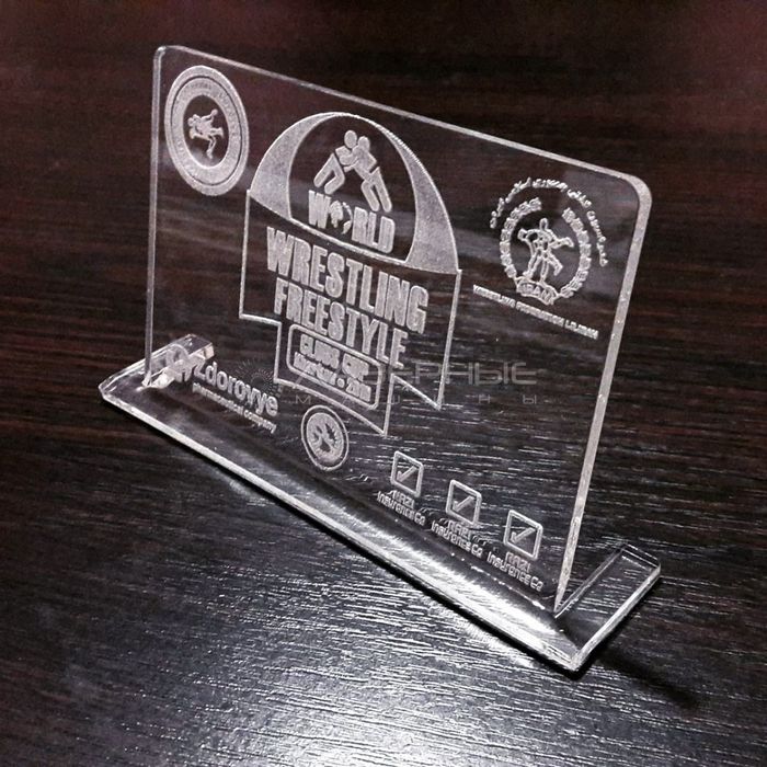 Лазерная резка пластика и акрила для производств и бизнеса