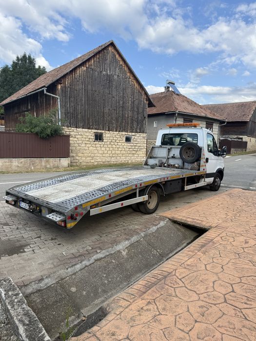 Autoplatforma iveco 35C15; 5.2m; 2014; perne; A/C