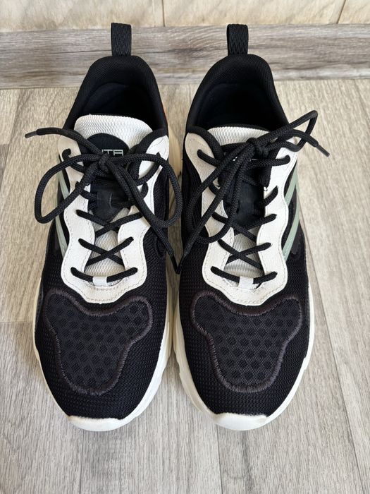 Продам кроссовки