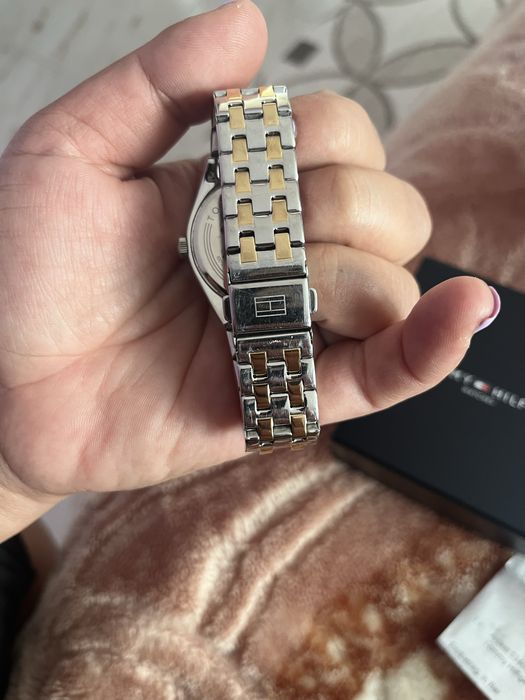 Дамски часовник tomy hilfiger
