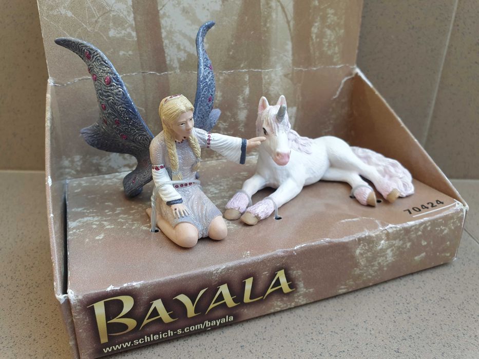 Schleich 70424 Bayala Lindariel with unicorn