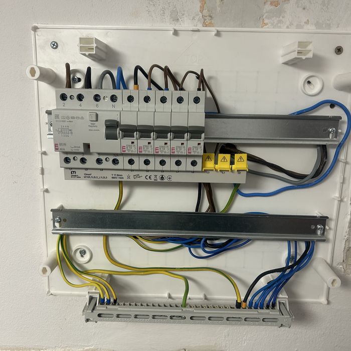 Prize, tablouri, cablaje,– electrician profesionist, zonă Vâlcea