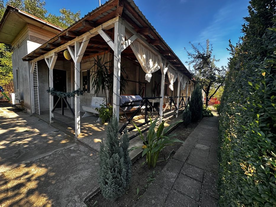 Casă de vânzare în Frumușani, 4 camere, 2100 mp teren