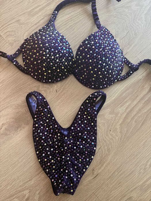 Vand Costum pentru Bikini Fitness